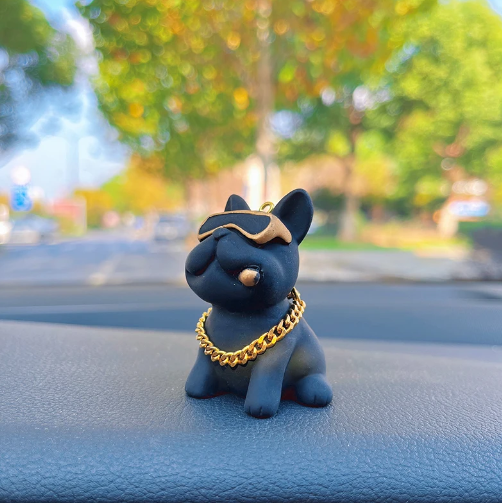 Bulldog with gold chain (exhibition piece)
